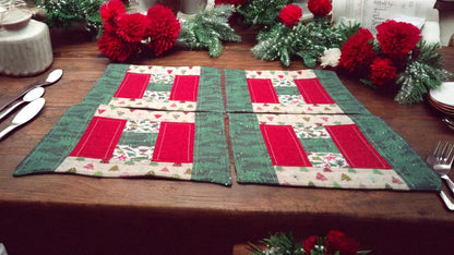 Set of 4 Large Quilted Christmas Mug Rugs – Courthouse Steps Pattern with Festive Tree Motif – Holiday Snack Mats